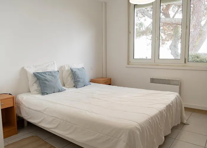 B4 Les Pieds Dans L'eau